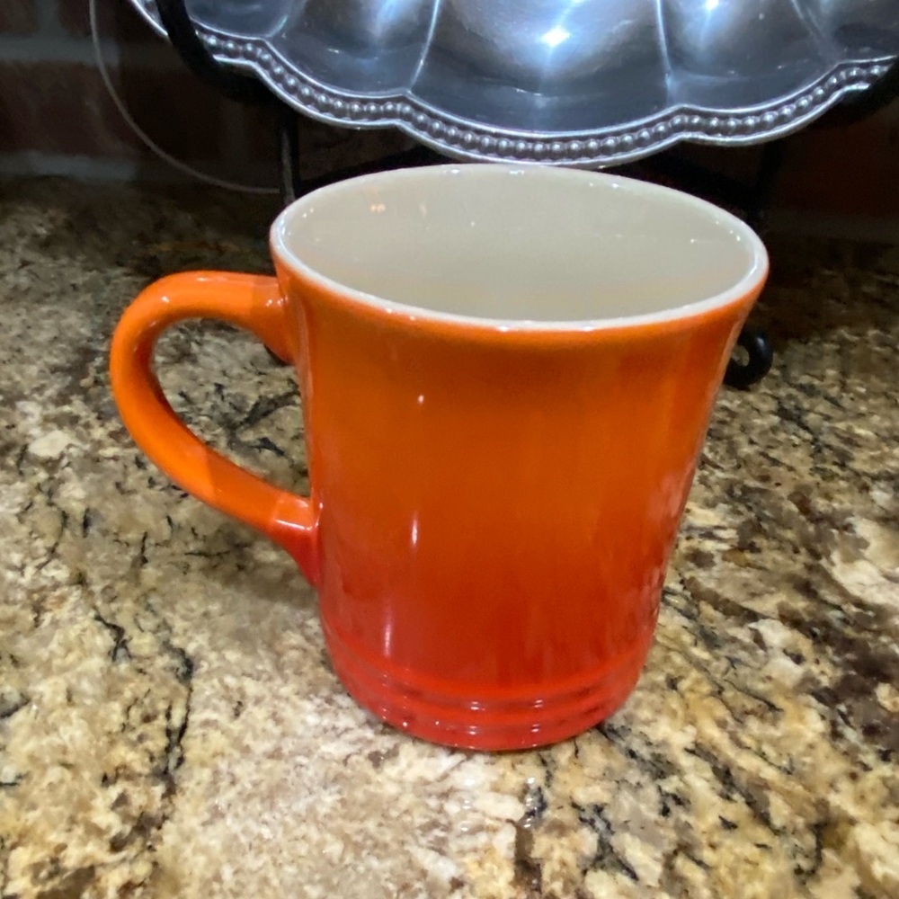 Le Creuset 14oz coffee mug FLAME with black bats -
NEW! LAST ONE 🦇 PRICE FIRM 🦇 - Picture 4 of 8